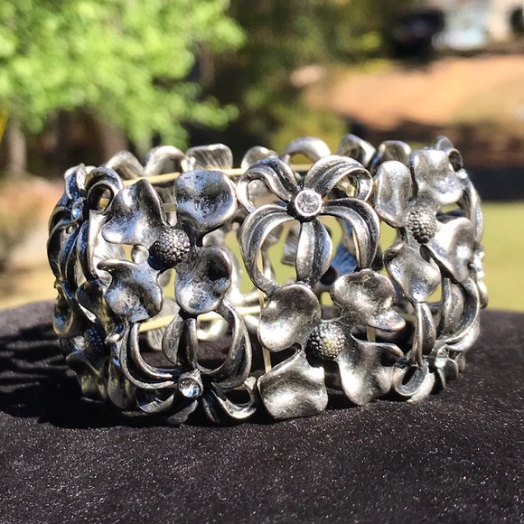Vintage Jewelry - Vintage sparkly flower bracelet